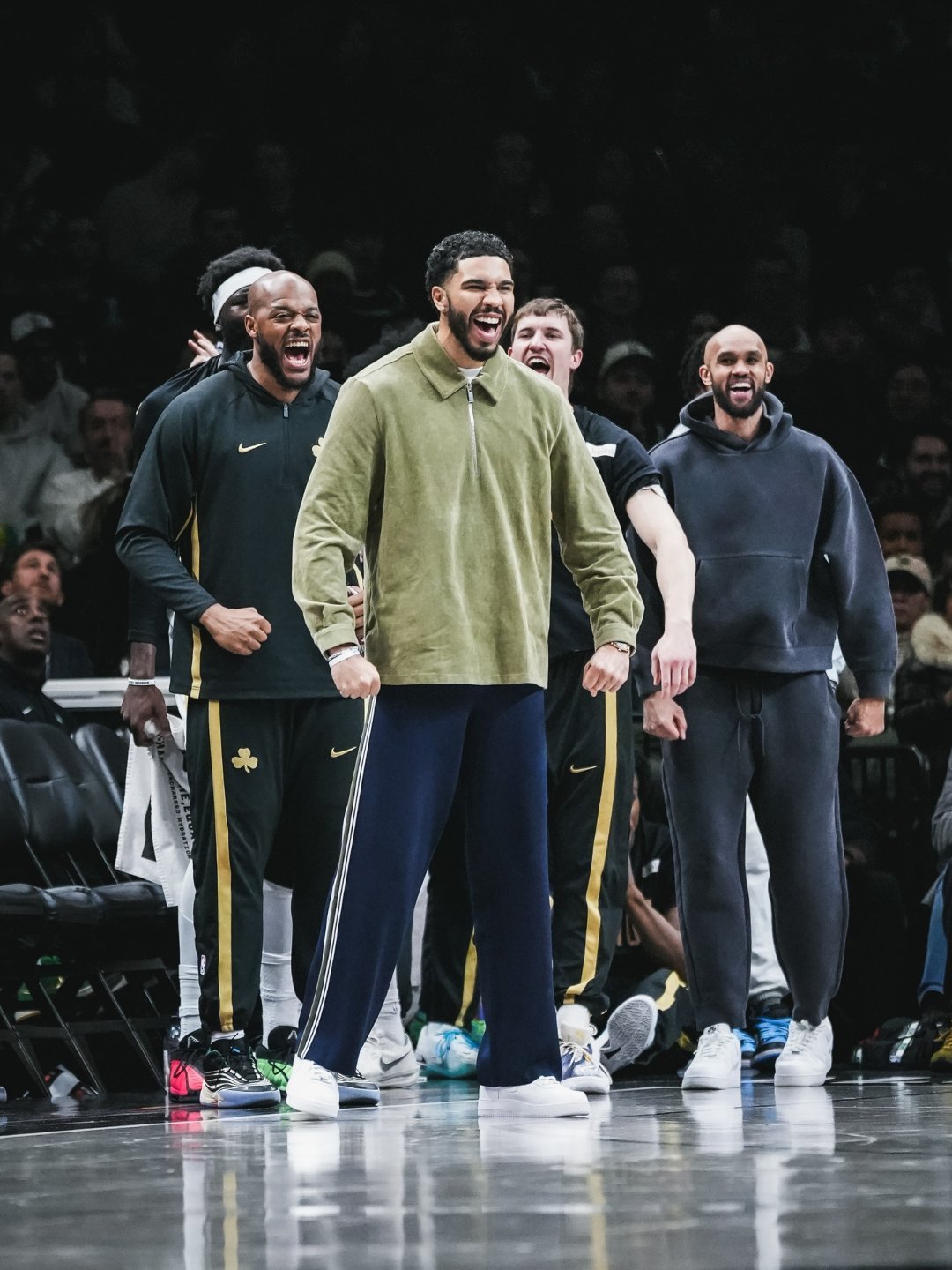 据著名记者Shams报道，塔图姆已经全面参与球队5对5的对抗训练！凯尔特人热爱日