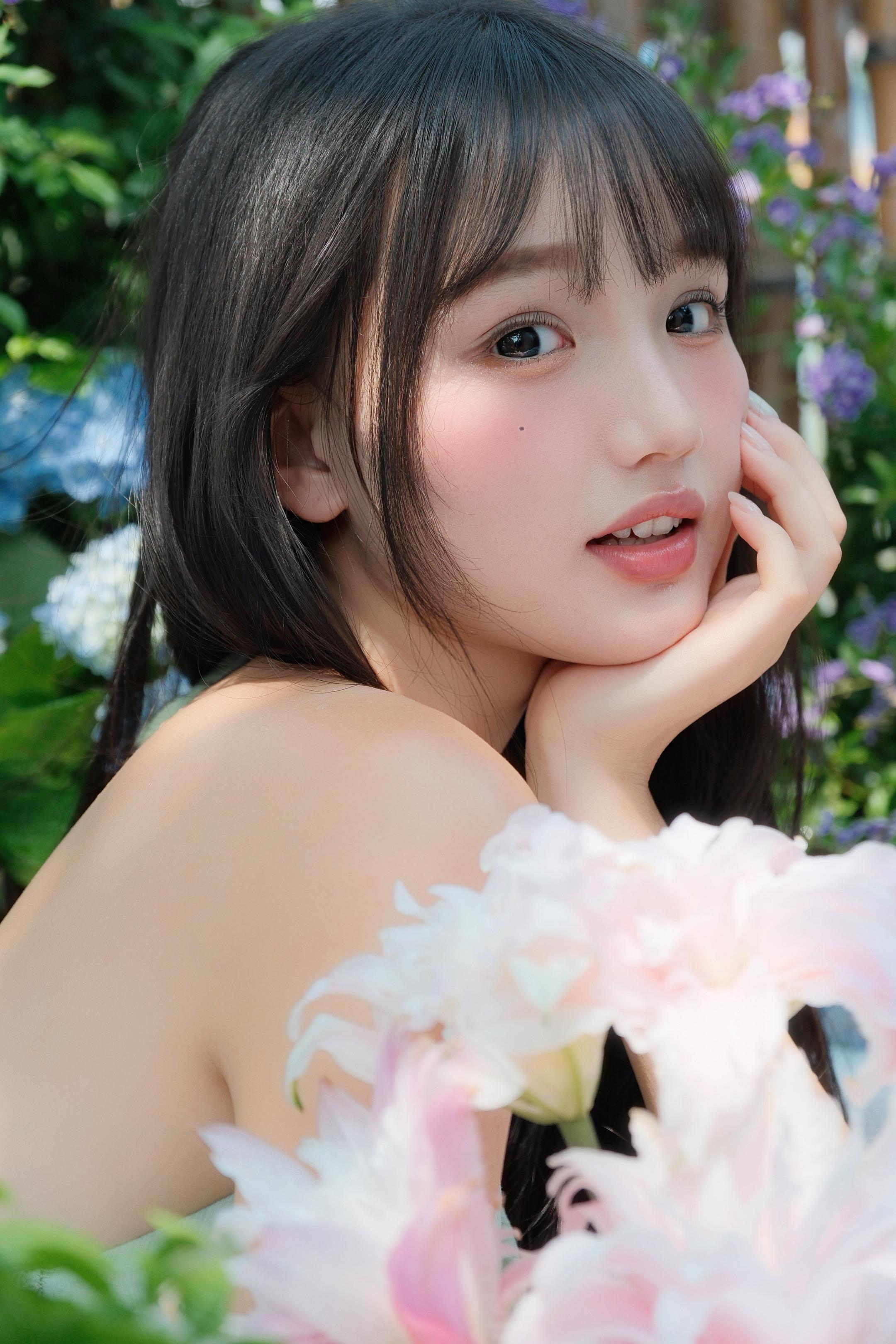 你眼睛会笑 弯成一条桥。 🎀