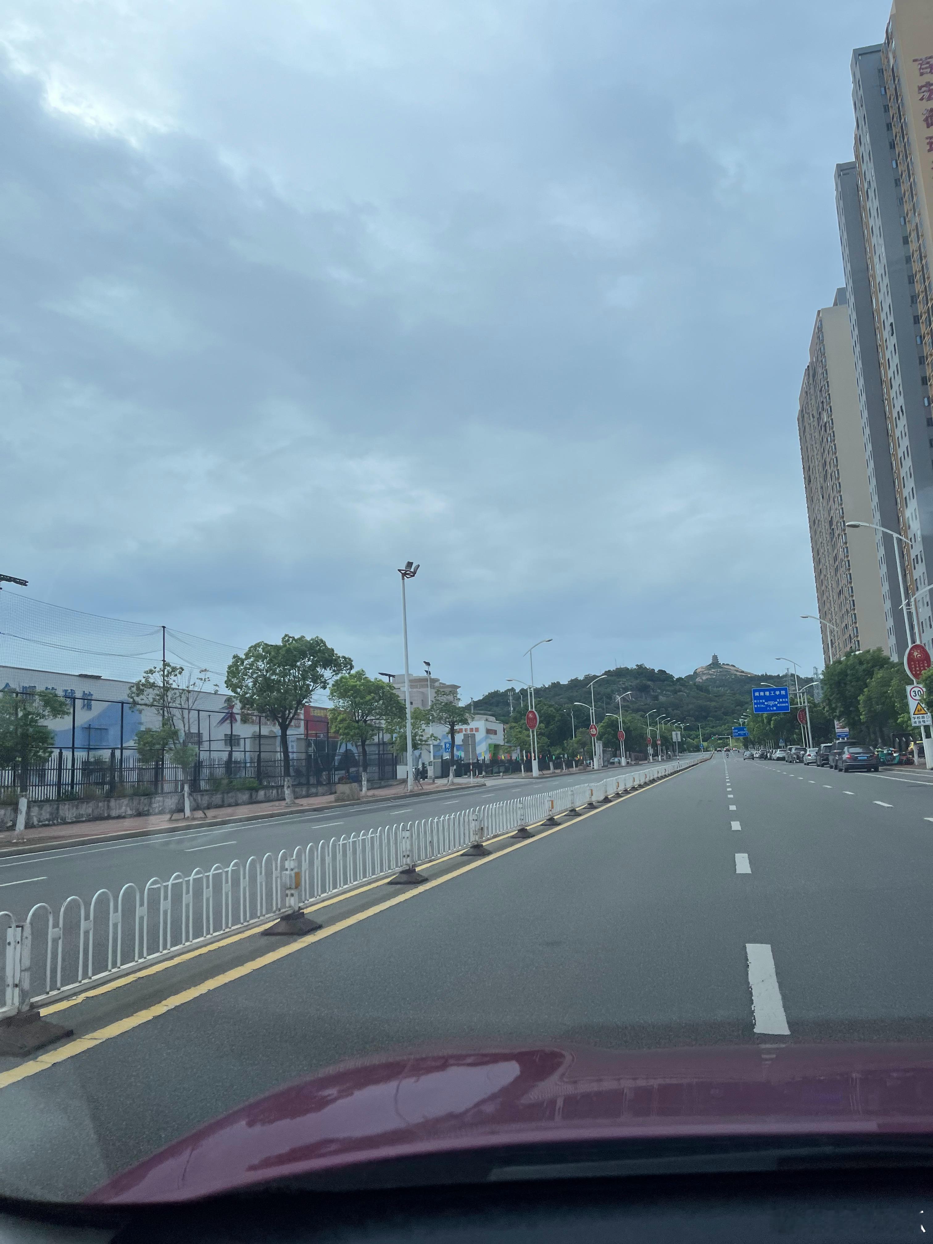 浙江温州发布台风红色预警这算不算是暴风雨来临之前的宁静？ 