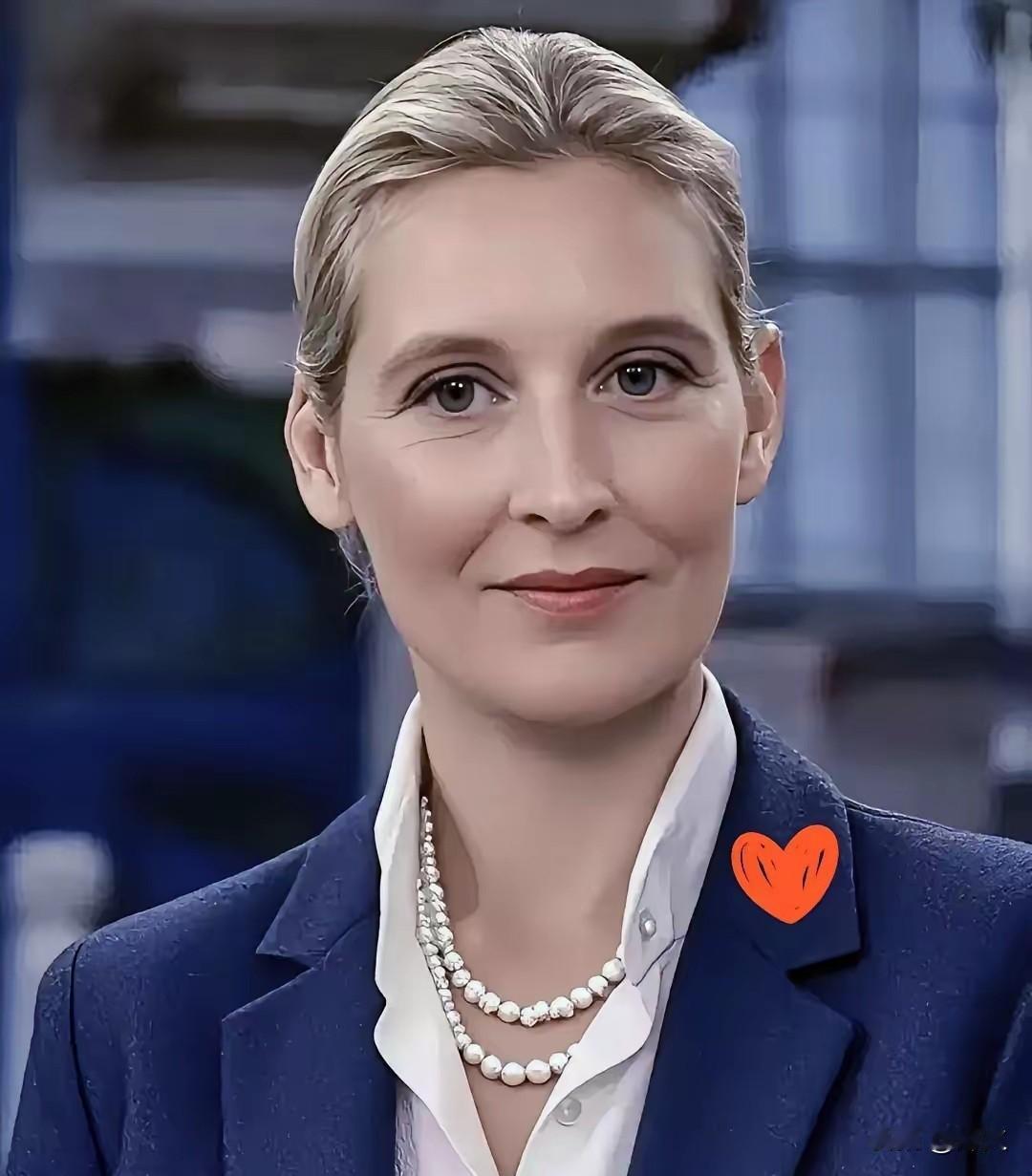 德国铁娘子魏德尔发出警告：千万不要把中国和俄罗斯混为一谈。她指出，中国是一个自信