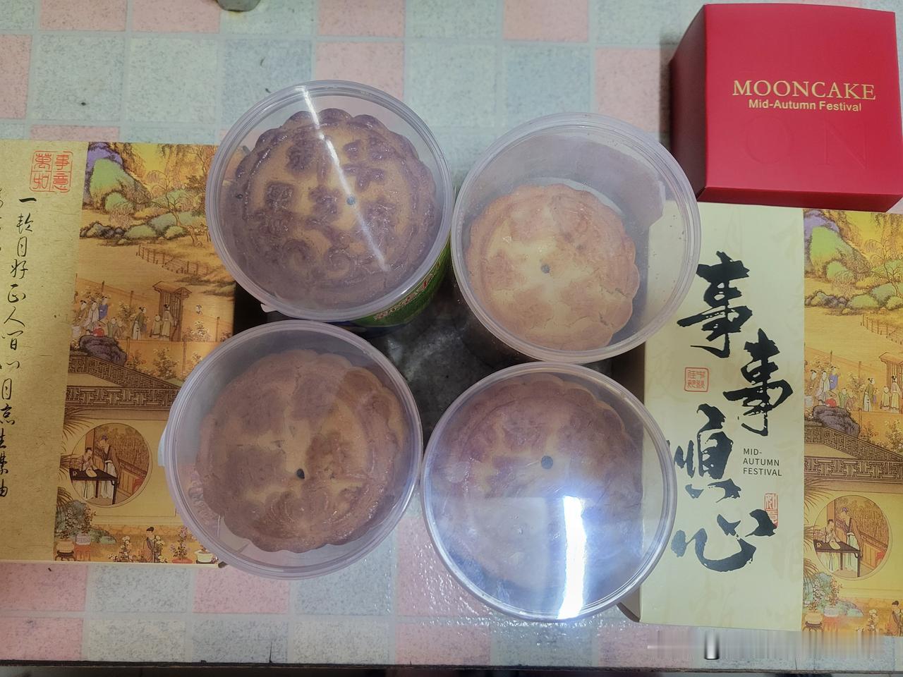 这个中秋节，家里的月饼成了甜蜜的负担，家里人不爱吃又油又高糖的月饼，扔了可惜，放