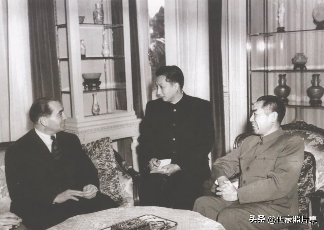 【周总理历史上的今天——6月23日】
1954年6月23日，正值日内瓦会议中谈判