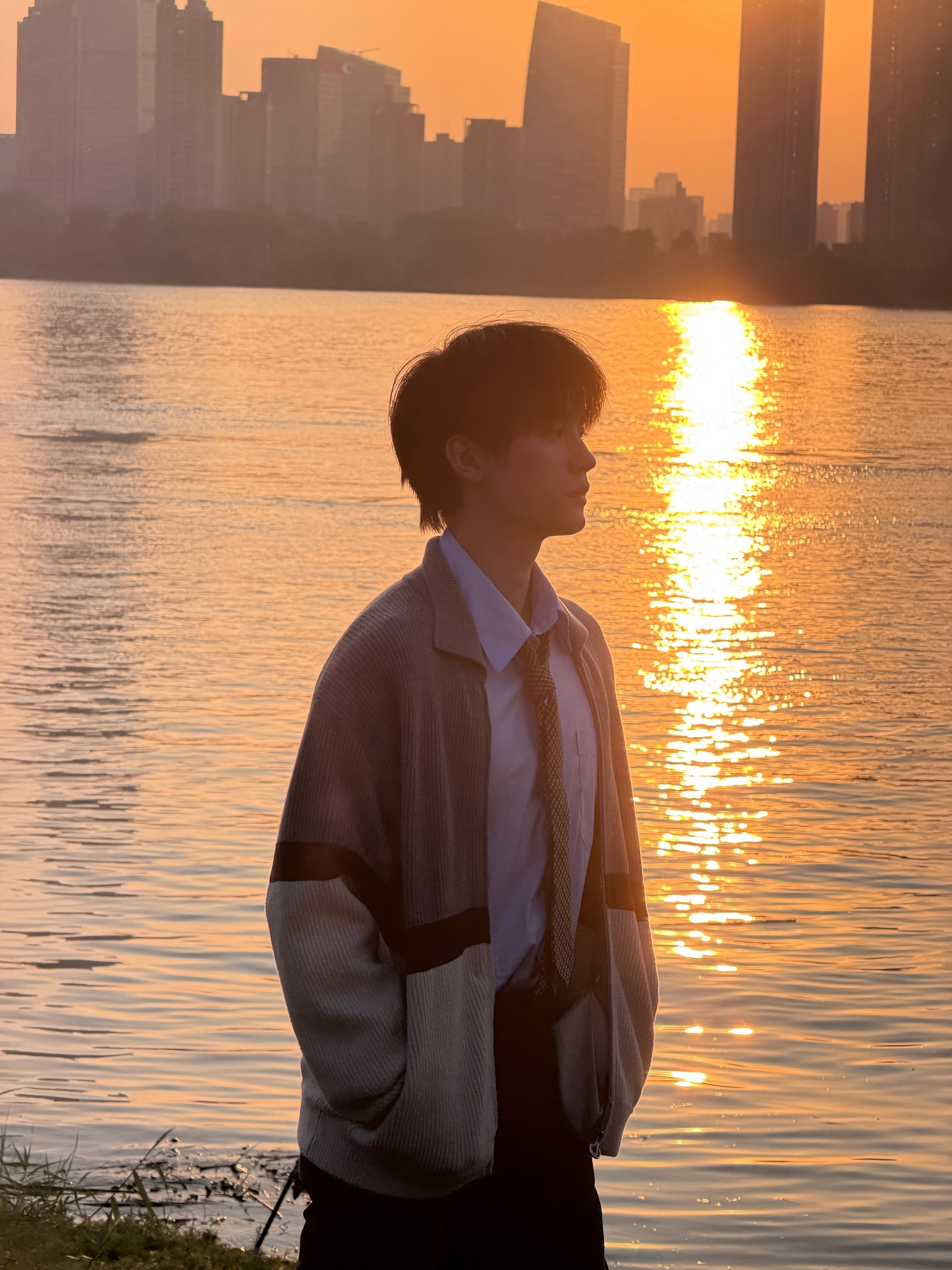 周翊然工作室营业live花絮物料周翊然氛围感的神这么好的状态可以打包进一部现偶周