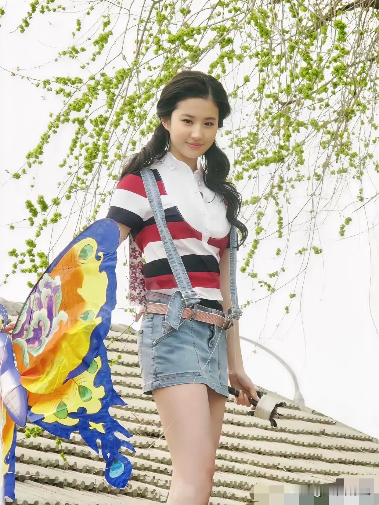 20岁的刘亦菲少女感满满
