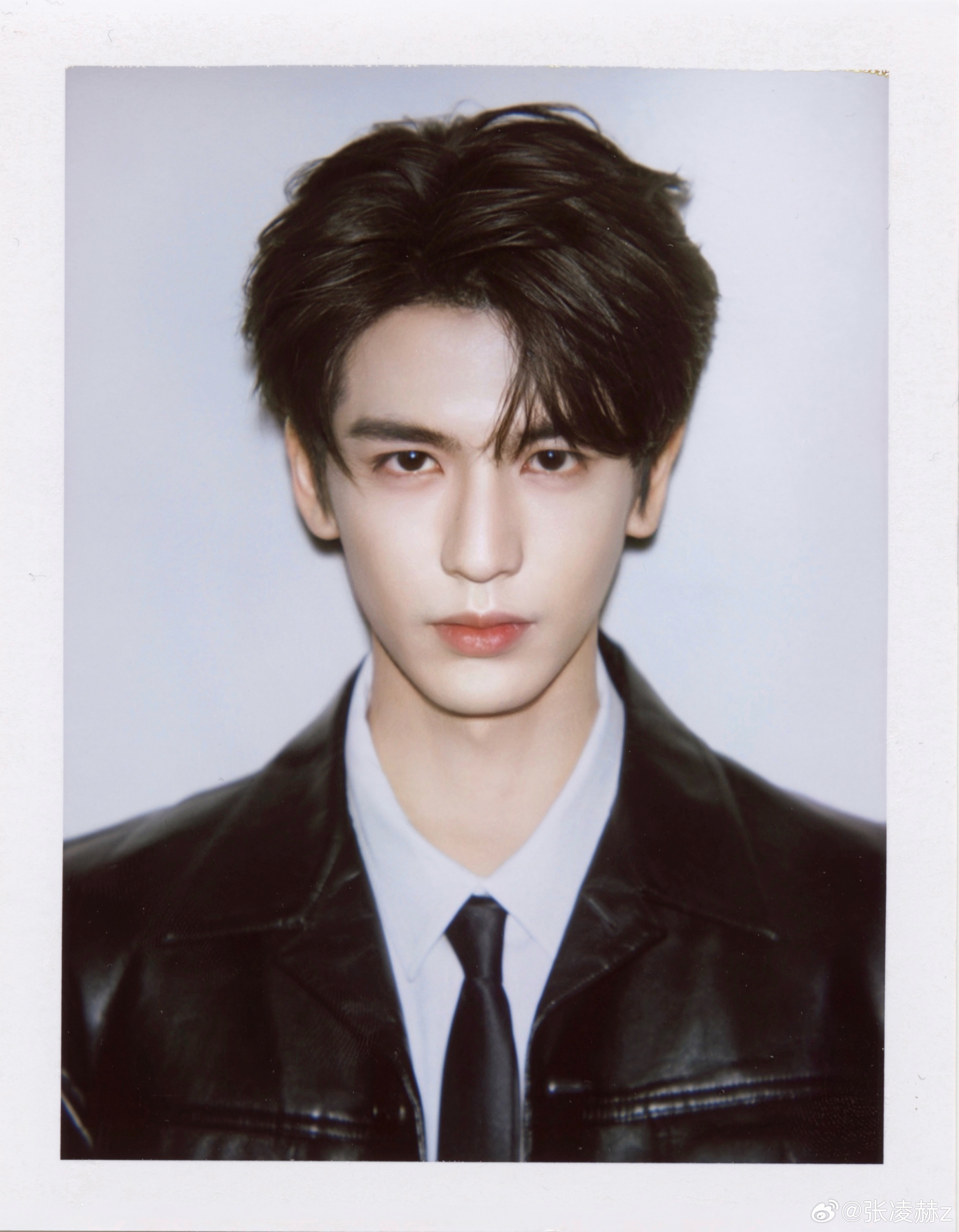 张凌赫樱桃琥珀❤️张凌赫也许世界上也有五千多和你一模一样的花，但只有你是我独一无