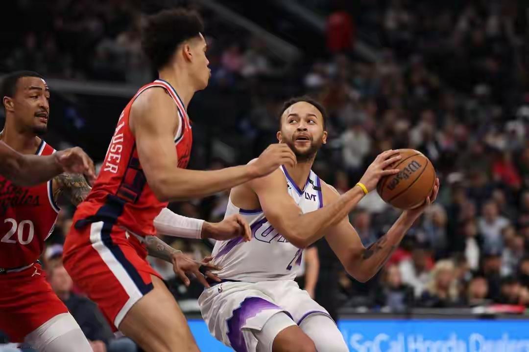 中国球员李凯尔竟然在伦纳德手下抢到22分，厉害了……！

爵士虽然以101-11