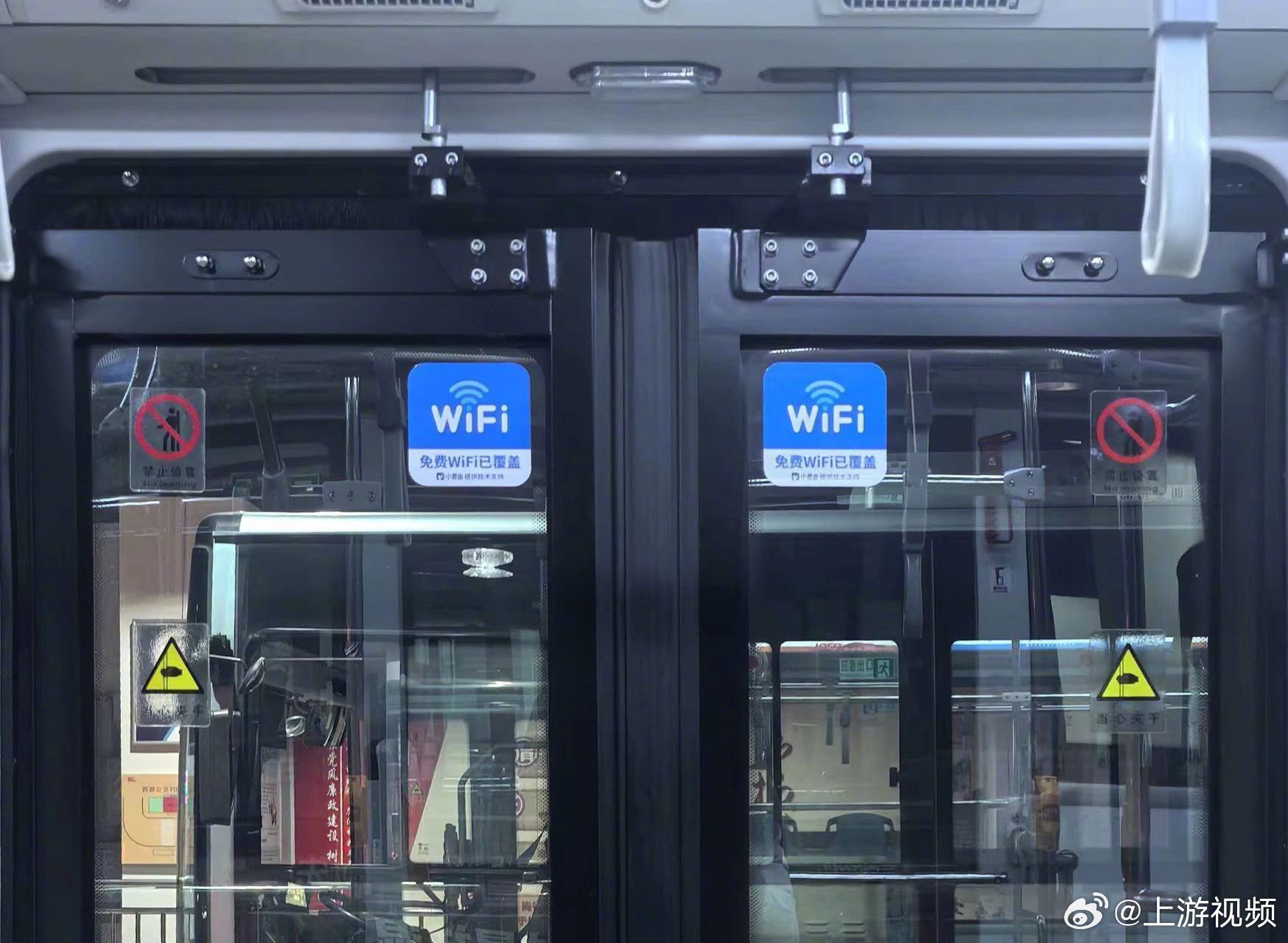【#重庆237条公交线路免费WiFi全覆盖#】#重庆公交也有免费WiFi了#坐公
