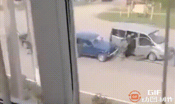 乌克兰死士:俄罗斯北高加索地区的叶伊斯克市，一名乌克兰潜伏特工在面临逮捕时，拉响