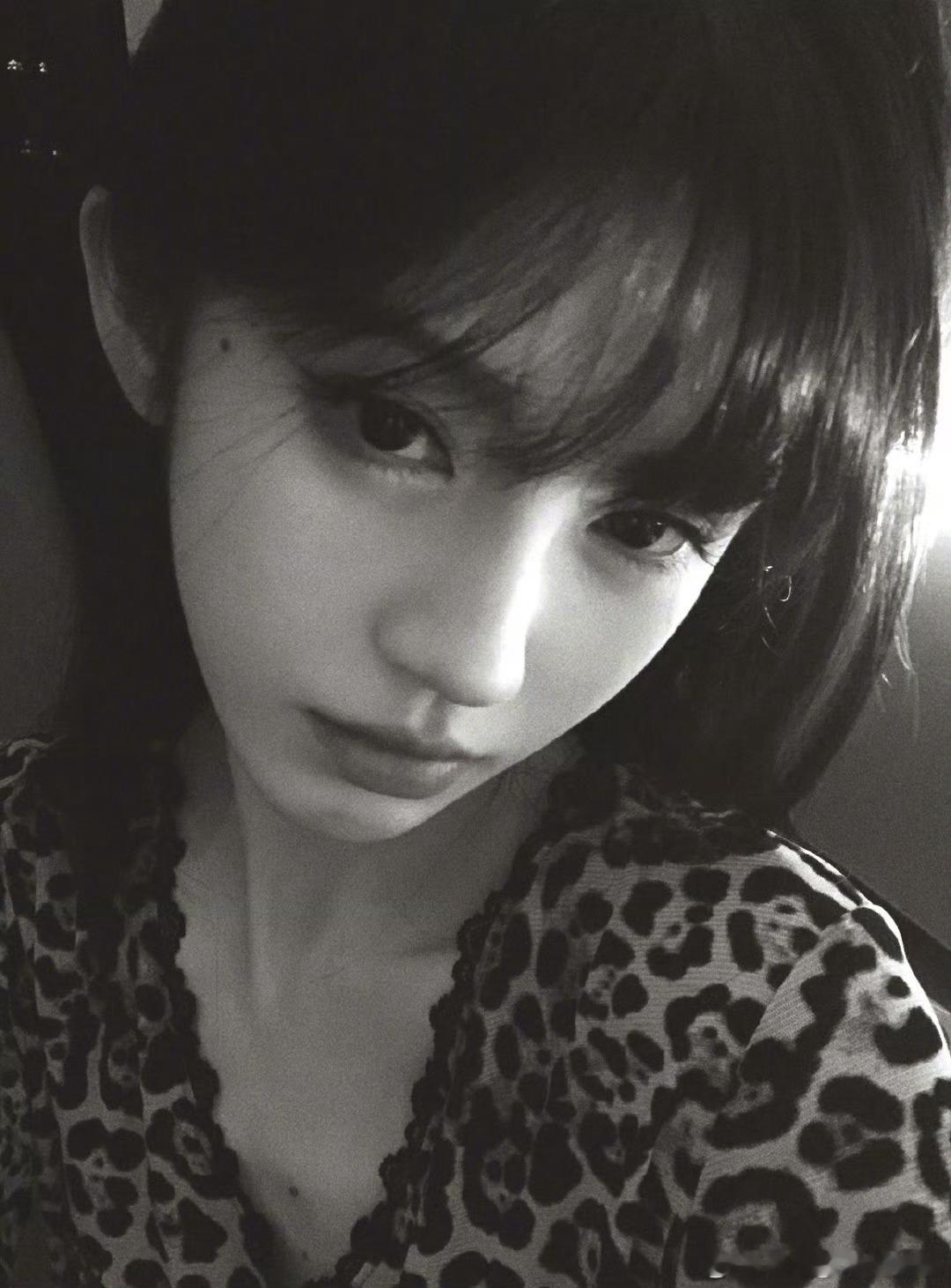 jjyjjy  jjy“世俗的恶言恶语泼不灭她那炙热的心 ”