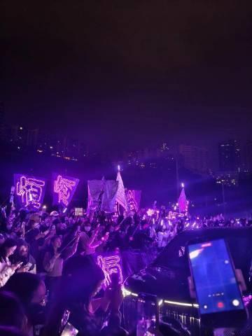 陈奕恒 少年自有温柔相伴，成长皆有浪漫加持✨ 陈奕恒十五岁收官下班时刻，置身温柔