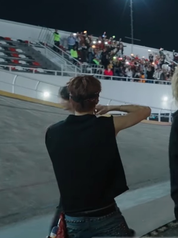 都到最后了还撅着个屁股给粉丝鸣人饭撒，真的很好吧我们笨笨的真心