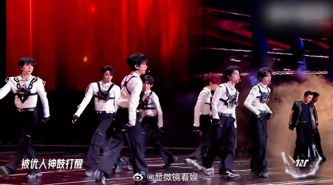 我们的爱，永远双向奔赴！💞 时代少年团上海演唱会直播 他们在舞台发光，我们在屏