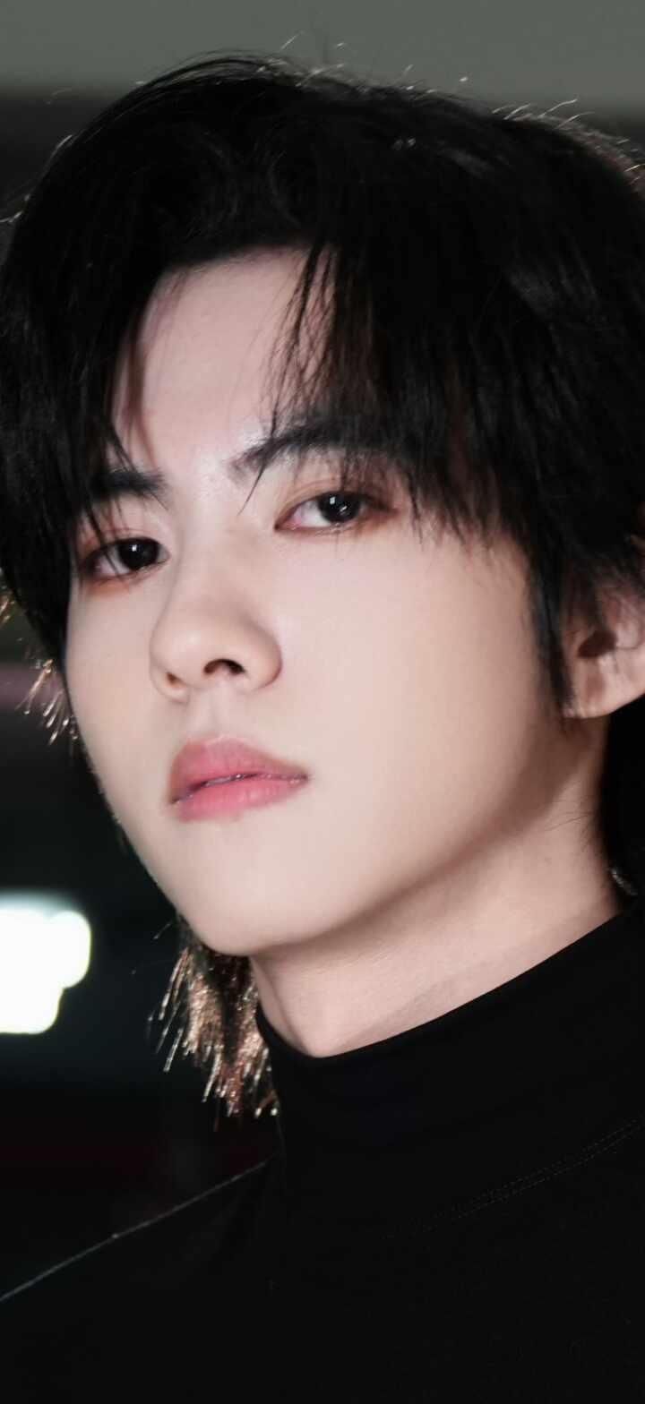 我就喜欢拉进看大头照，是吧，真帅啊