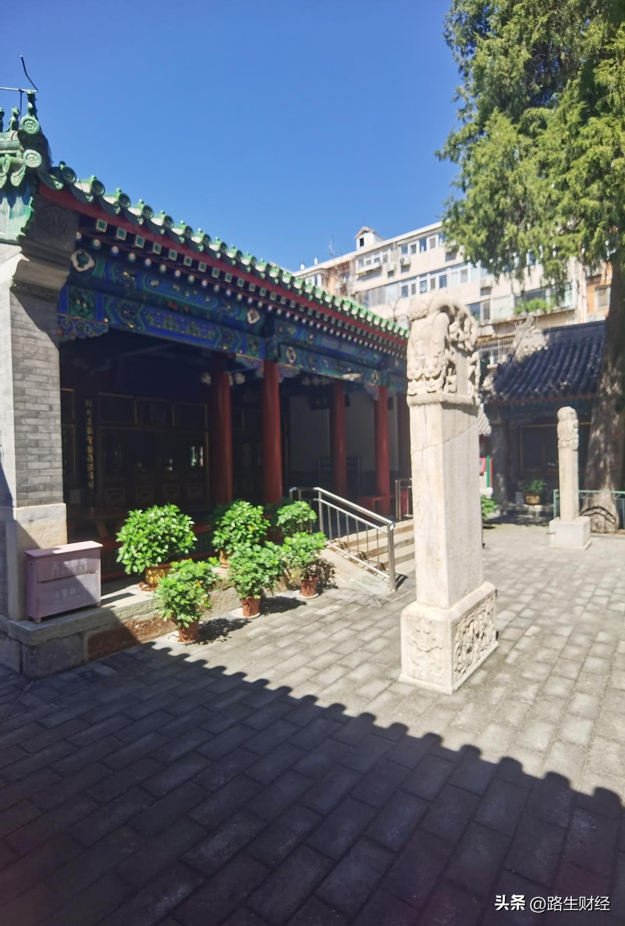 北京。三里河。清真寺。

这里与1900年八国联军侵华期间的‌正阳门之战有关。