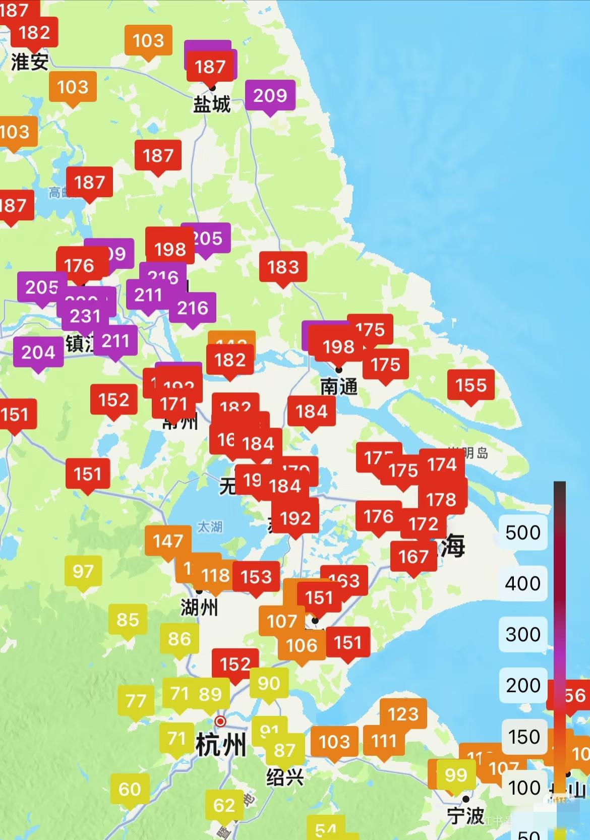 上海这次真的是北面污染源受害者了，一觉醒来天又塌了[笑哭]
雾霾就是全国一盘棋，