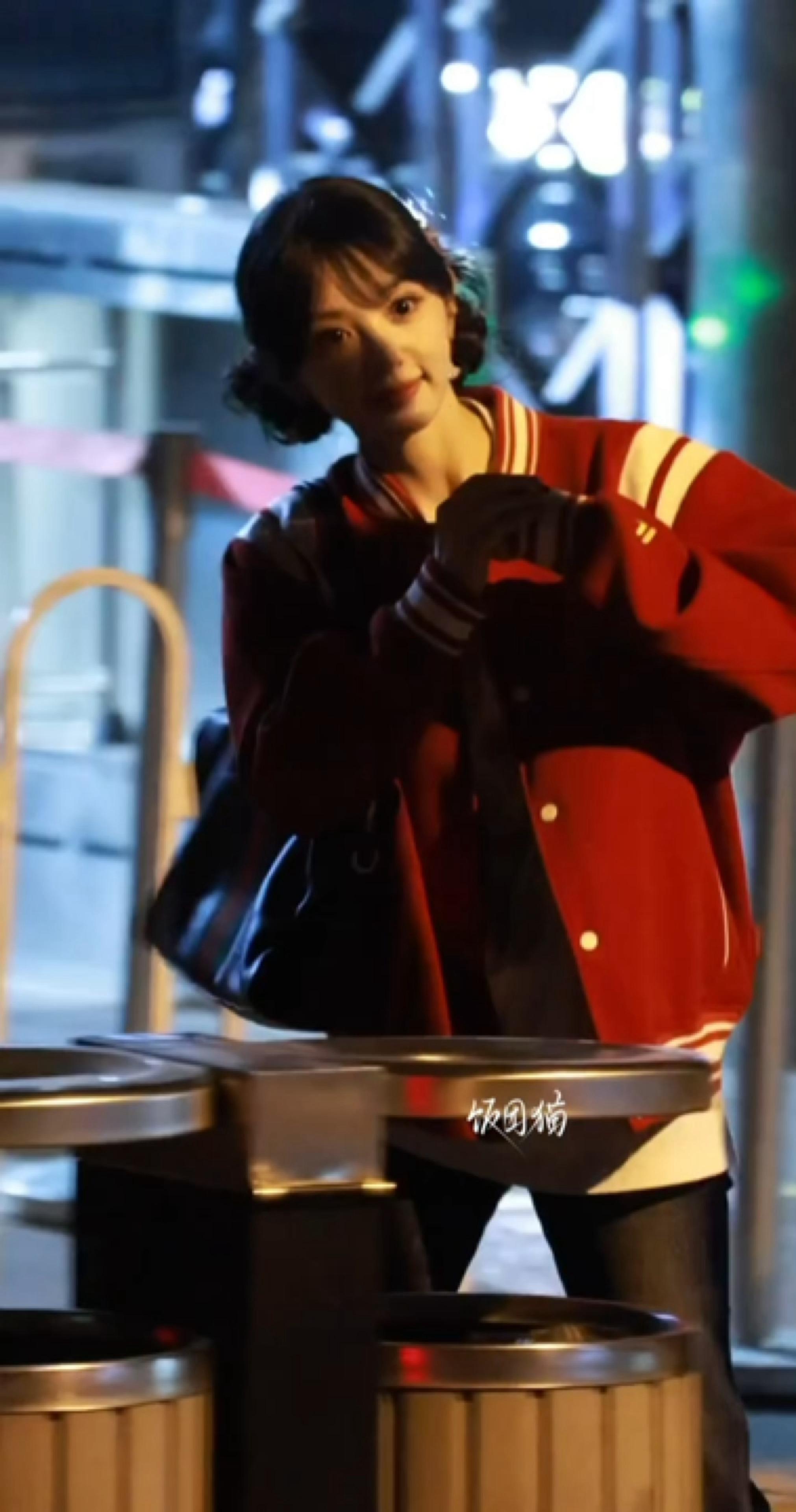 田曦薇丨就这个拱手拜年的双丸子头福娃宝宝萌 田曦薇现身央视春晚备播录制