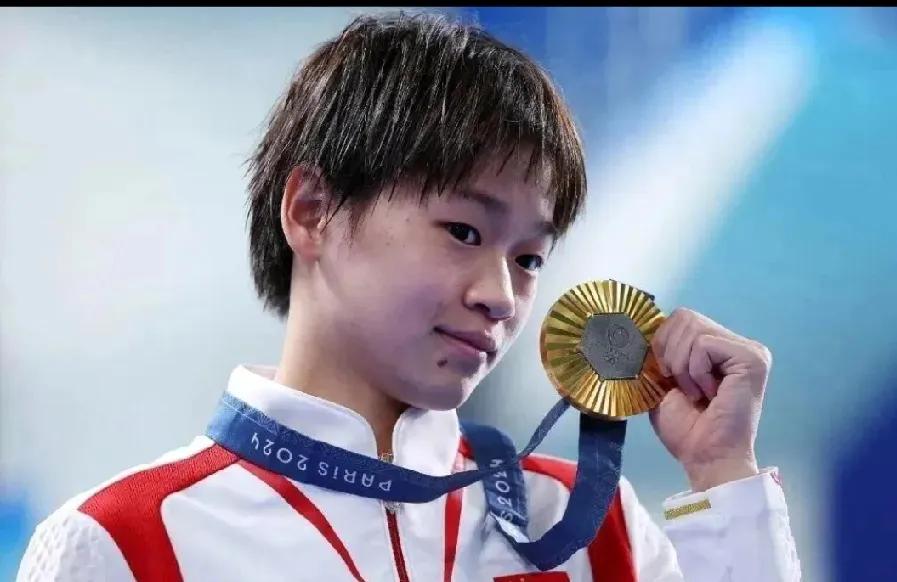全红婵，又双叒惊艳众人啦！
 
家人们，6 月 12 日全红婵现身央视新闻，直接