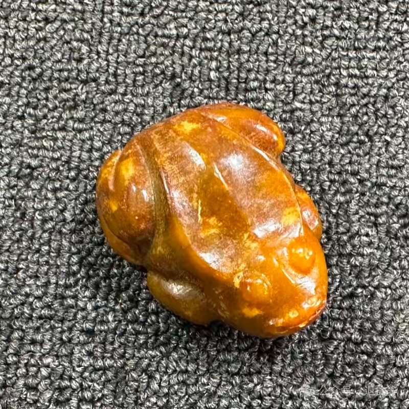 古玉杂谈 人，随着进入老年阶段，由于老化之原因，脸部和手背部，逐渐生出老年斑。古