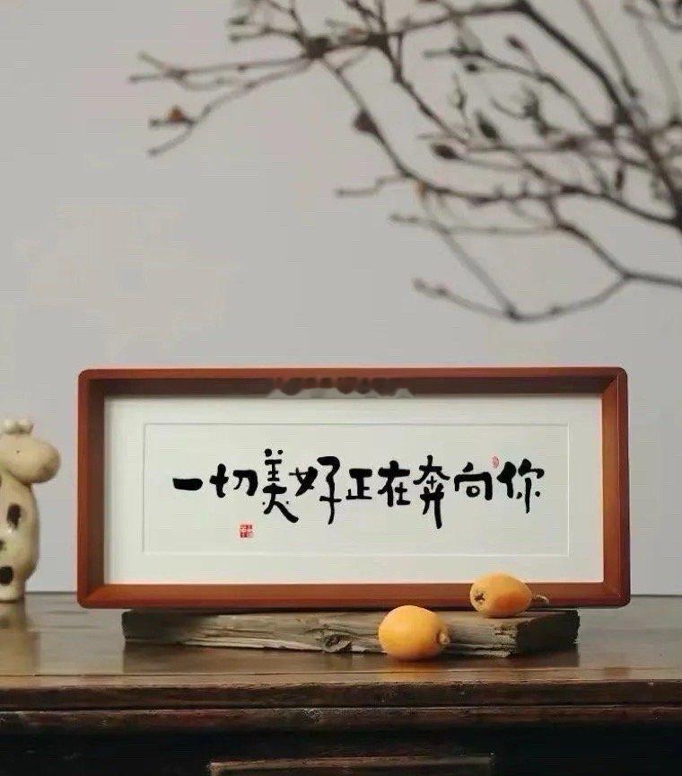 生活就像一面镜子，你对它笑，它就对你笑。所以选择微笑吧！今日关注：601137 