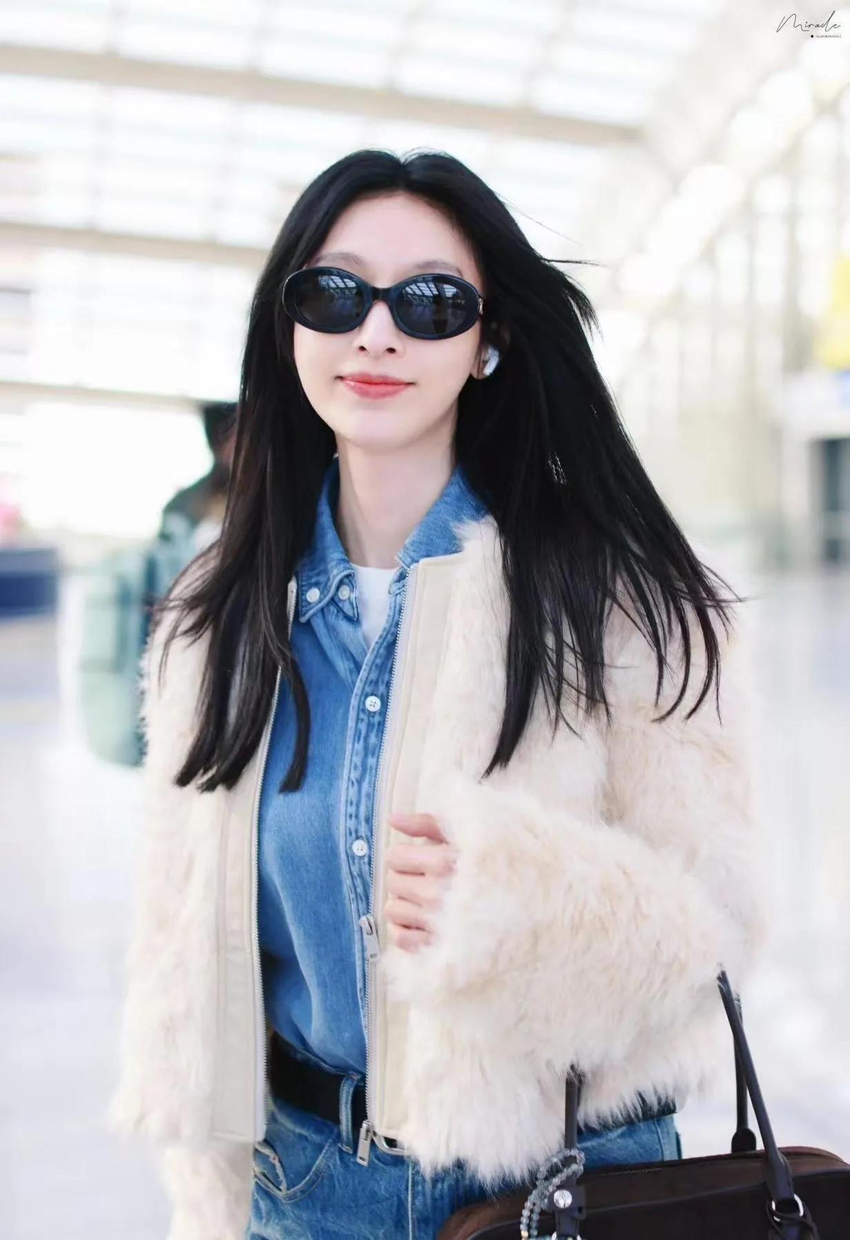 张俪这波“毛绒+牛仔”，把冬日松弛感焊在身上了
 
张俪新机场look又杀疯了！