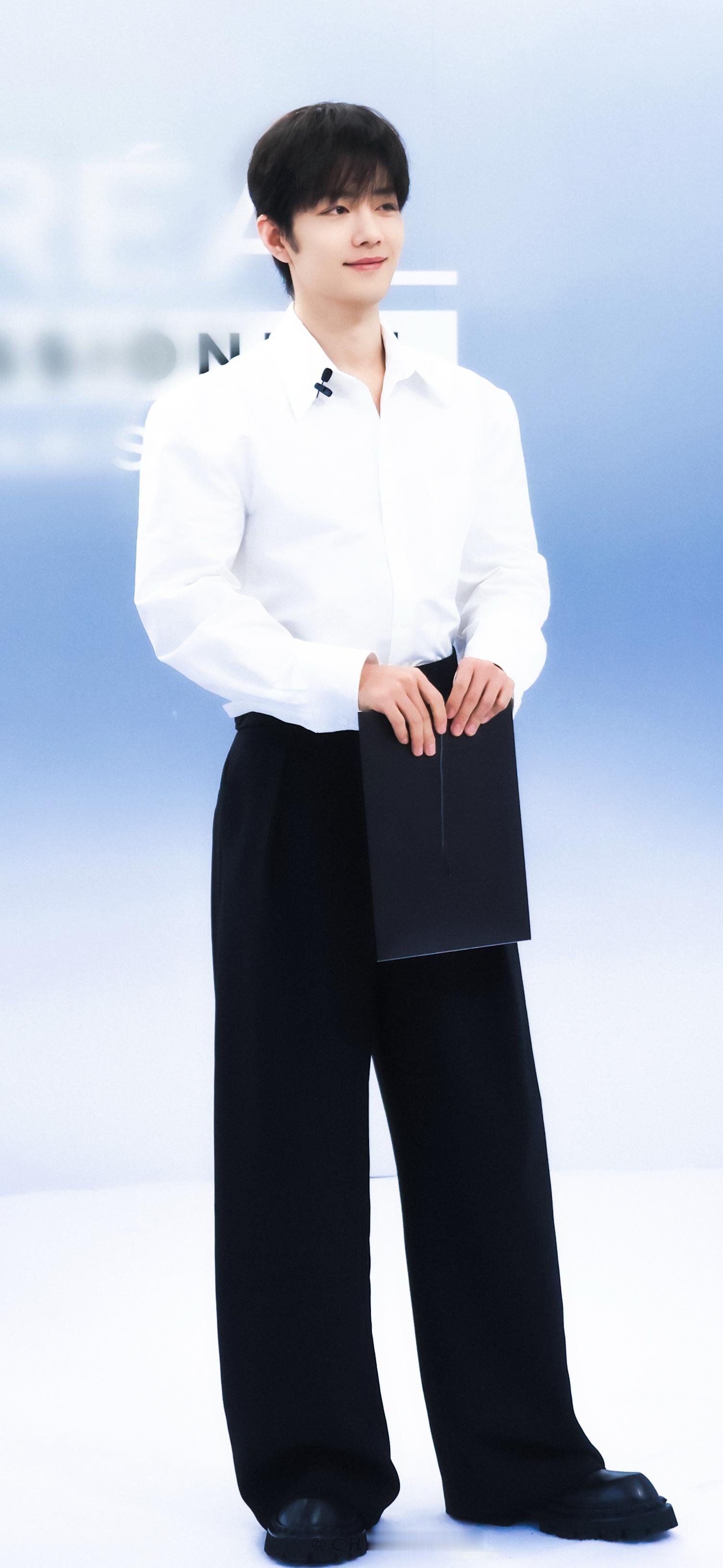 让人倒吸一口凉气的美貌💎_肖战