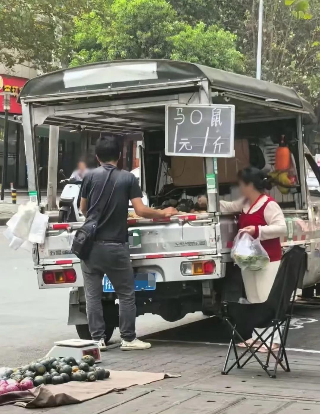 广西人太神了……满大街谐音梗。[笑哭]