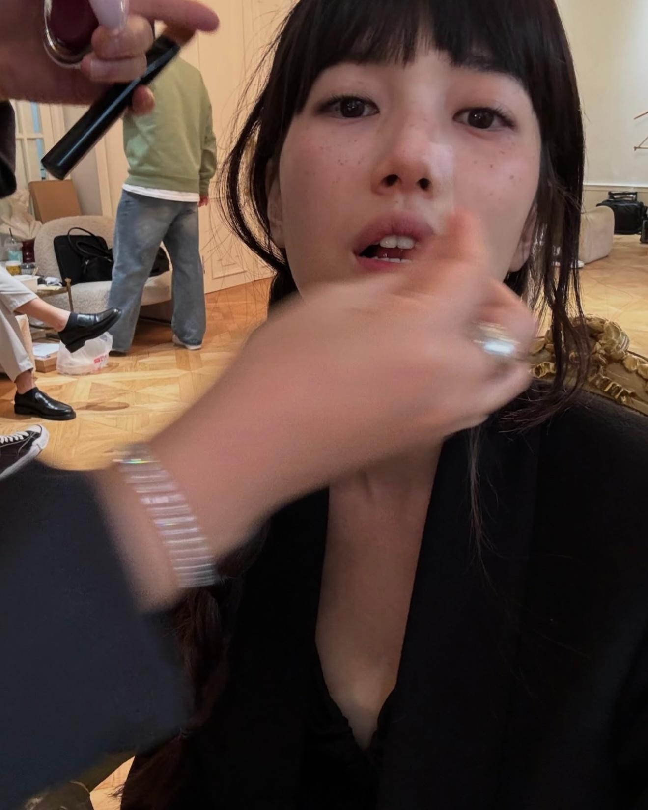 裴秀智  裴秀智 和celine合作了资源大大的好 