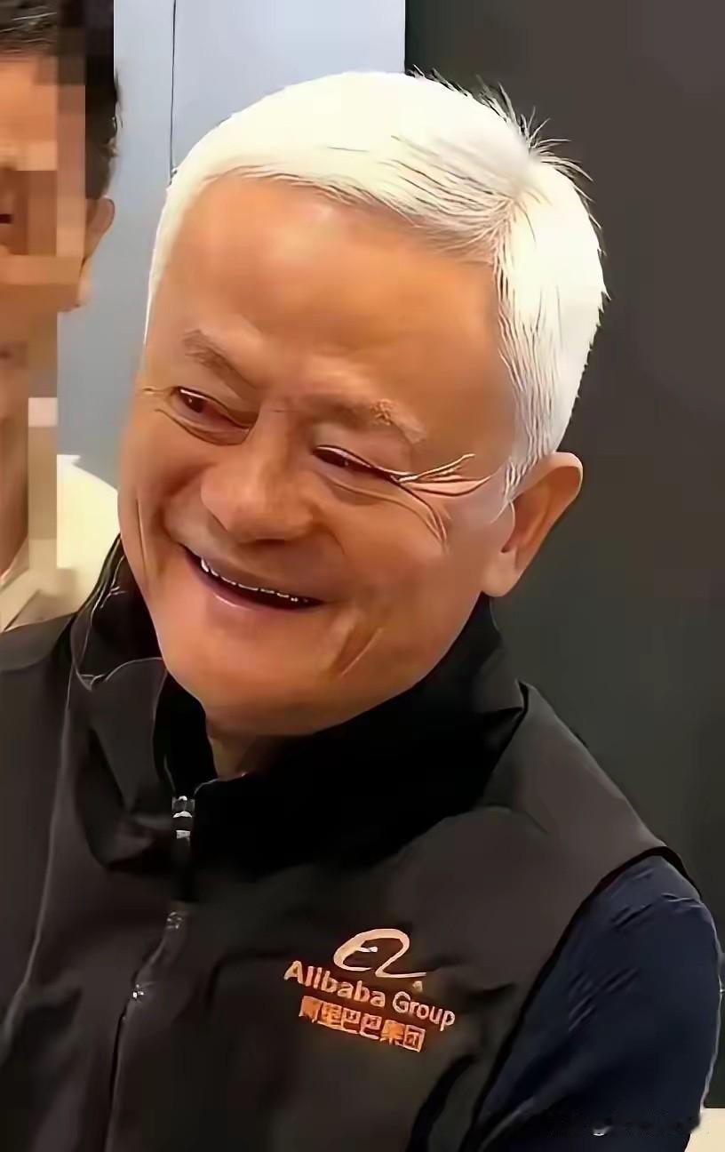 看到马云那张满头白发的照片，我着实惊到了。1964年出生的他，才62岁就头发全白