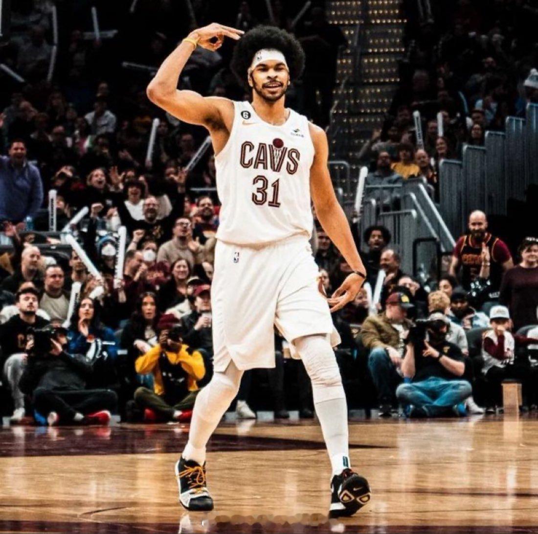 据Brett Siegel报道，骑士队仍在积极进行交易谈判，有多支球队询问了贾勒