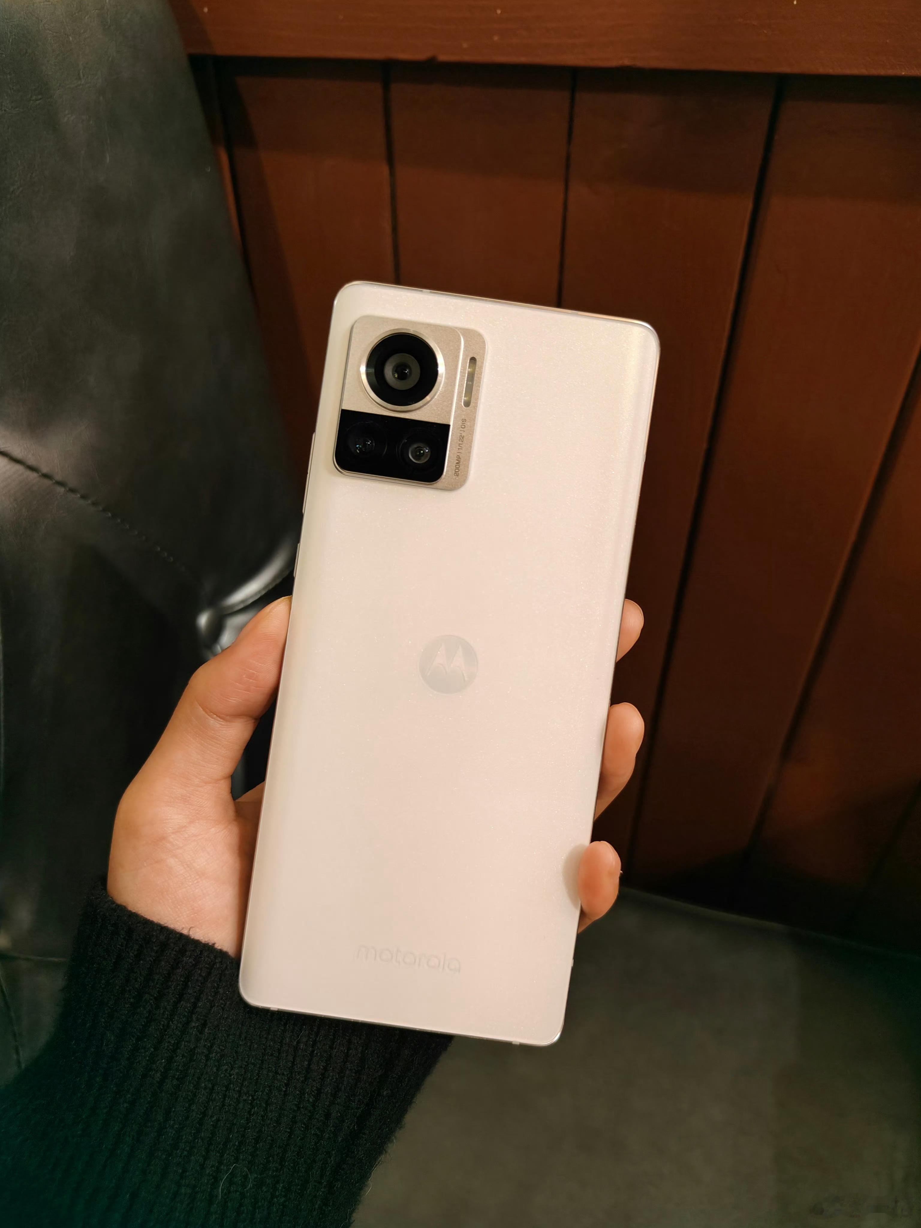 用了四年多的 MOTO X30 Pro，在今天终于毕业了，在我家绝对是用回本了！