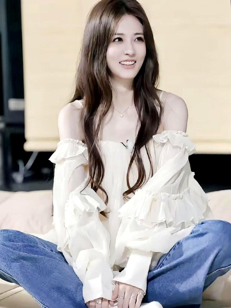 徐璐，17年没爆款的“老新人”？

现在才想沉下心，来得及吗？

——

好多人