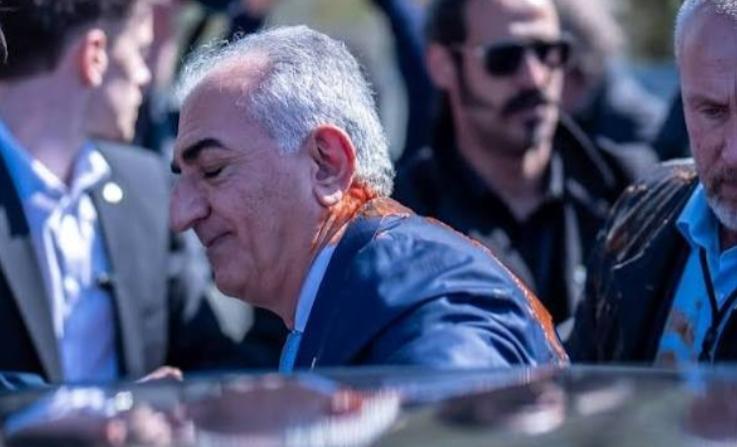 惨!伊朗流亡王储遇袭
昨晚，正在德国慕尼黑访问的伊朗王储巴列维，遭到一陌生男子用