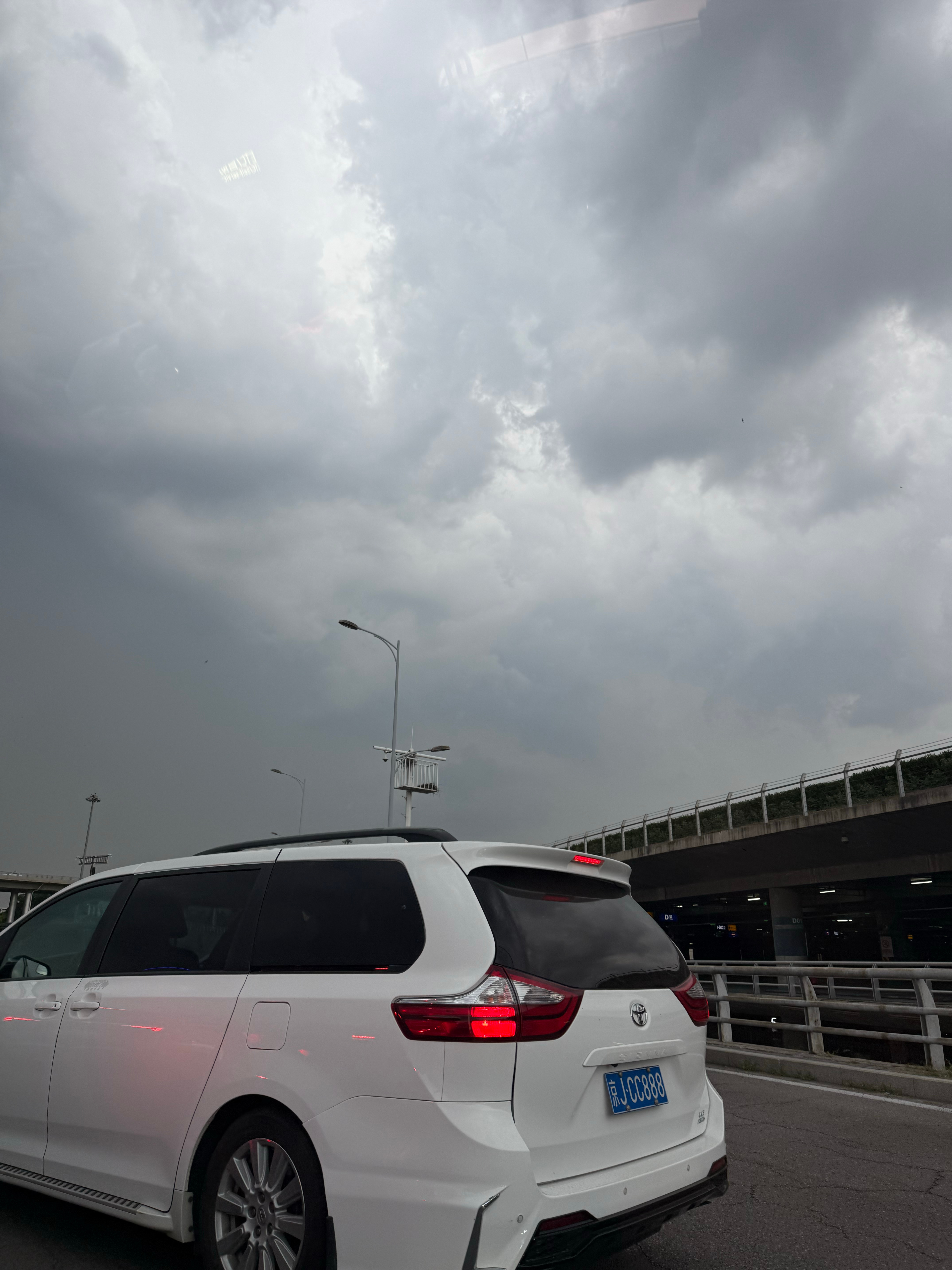 广西洪水今年是咋回事，雨水特别多，现在北京的天也不咋好
