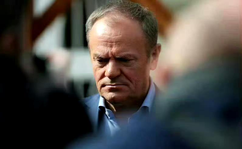 波兰总理说，欧洲目前所面临最重大的问题是，美国是否真的忠于北约条约。 ​​​