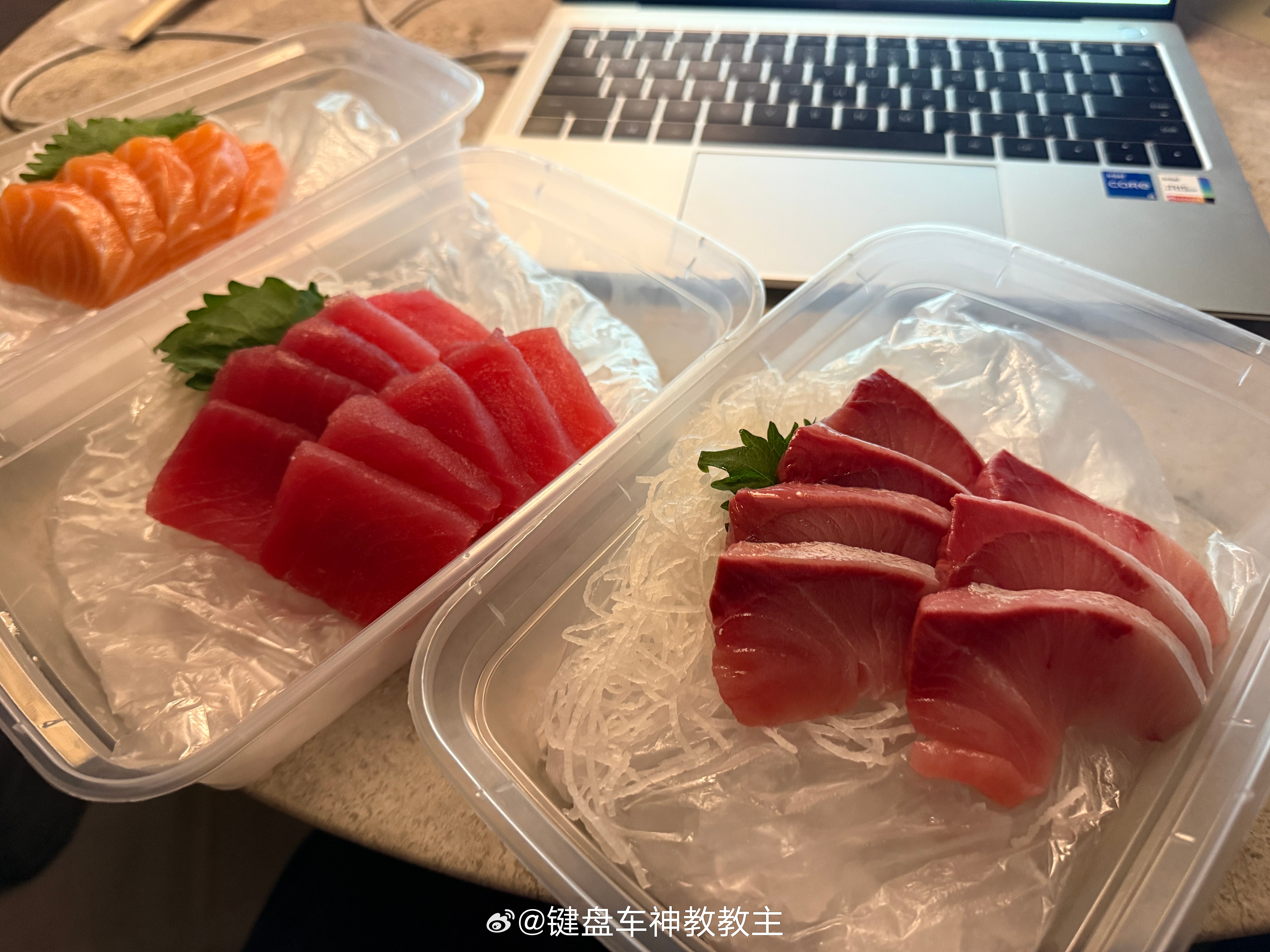 在外面吃几天就开始想吃鱼了，正好旁边外卖有鰤鱼，整点老三样而且巧的是，外卖小哥还