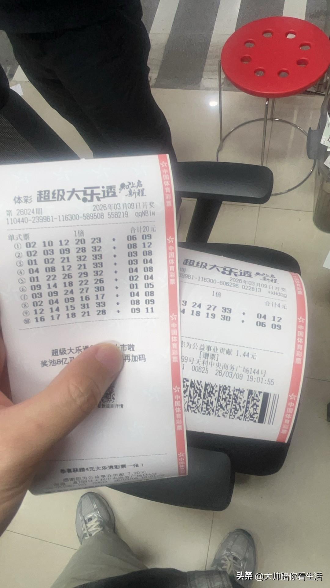 普通人一年平均能存 1.4万左右，中位数更低，多数人在 0～3 万之间。

一、