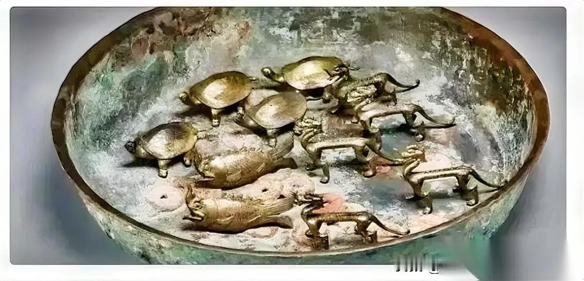 西安这次挖的唐墓

真给我整懵了

你敢信一个带兵的唐朝武将，死后腰坑里塞了个跨