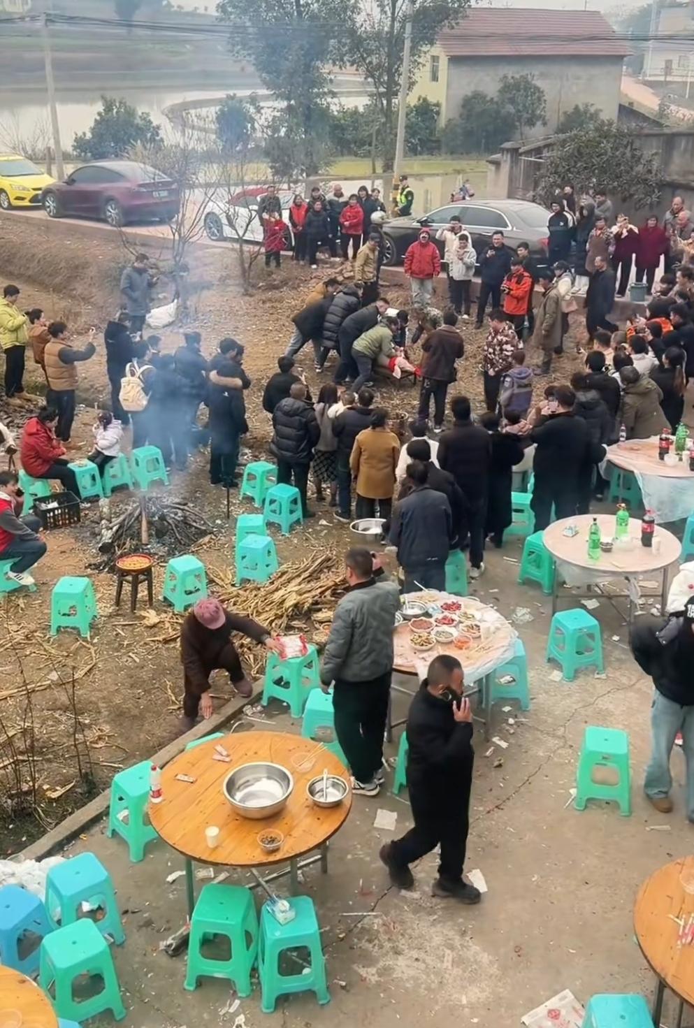 呆呆家杀猪饭变“流量盛宴”？热情被消耗，母亲深夜独自收拾惹心疼

近日，网红“呆