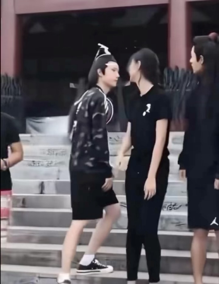 脆上刷到：“我那会儿磕的就是这个视频感觉他俩在打情骂俏….现在看我感觉我当年脑子