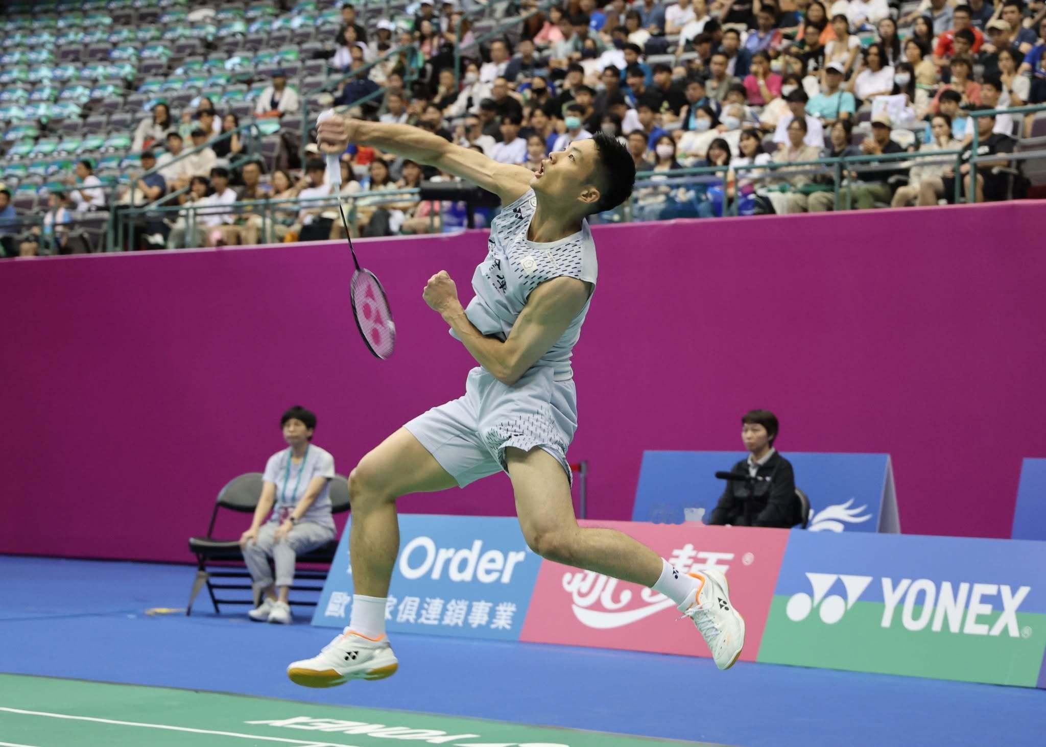 周天成 21-12、21-12 🇵🇭克拉伦斯次轮：周天成 vs 🇮🇹托蒂
