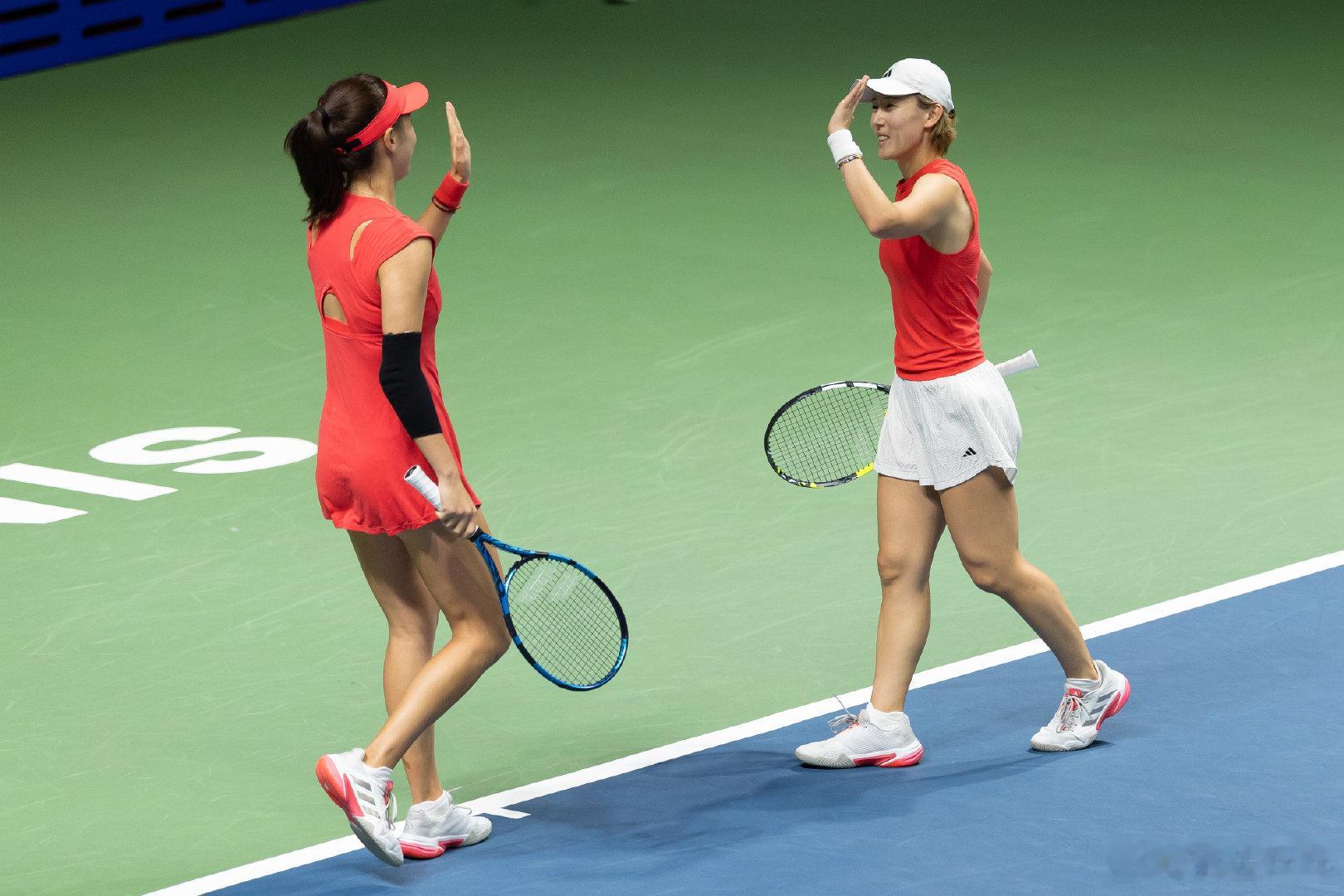 王欣瑜郑赛赛冲击冠军  WTA250新加坡双打半决赛，3号种子/6-3、6-2击