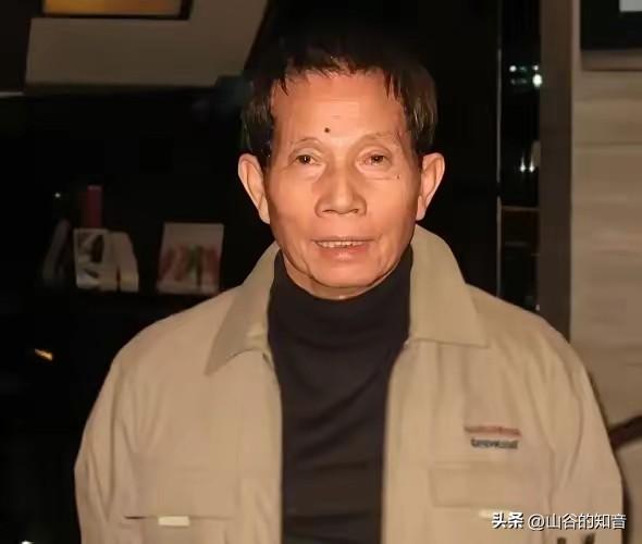 2001年，67岁的香港著名武术指导刘家良，提前结束工作回到家时，发现37岁的妻