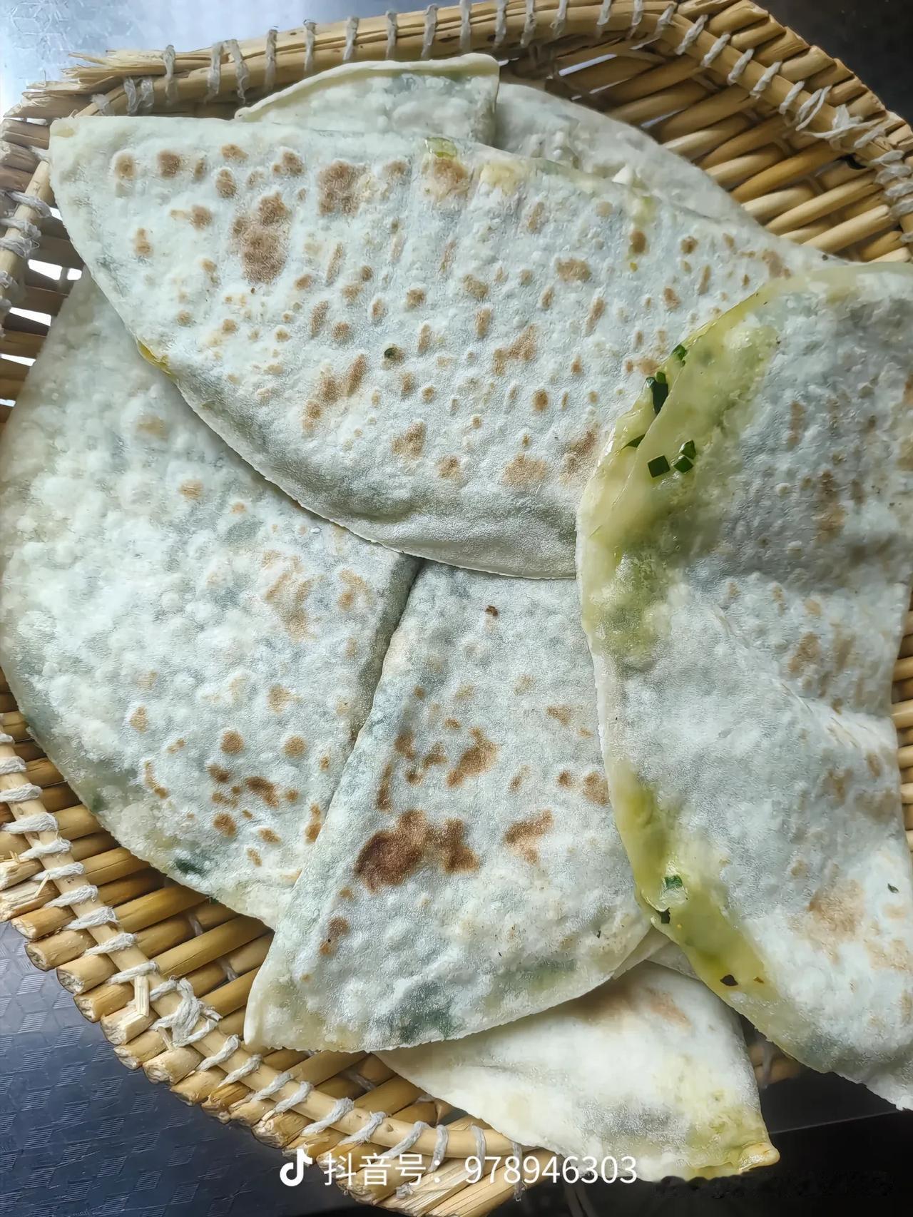 傻男人在家休了三天班，今天终于该上班走了，我今天亲自下厨给他做顿饭。
从结婚到现