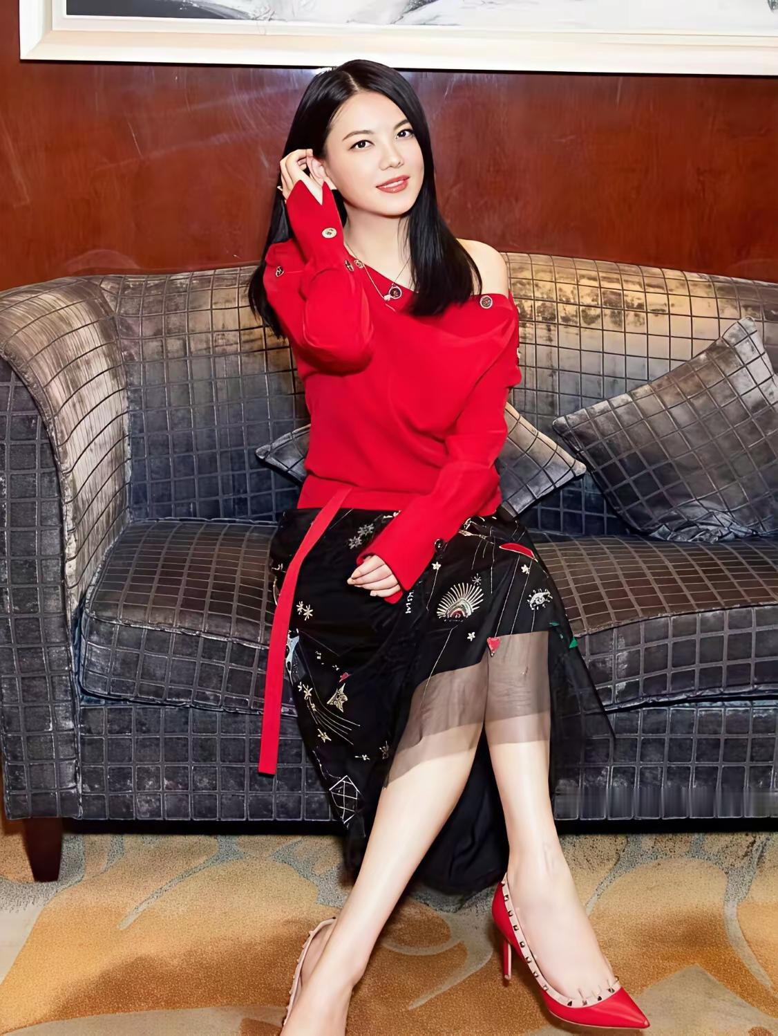当年也是女神啊，
这是怎么了，这是？…[流泪][流泪][流泪]