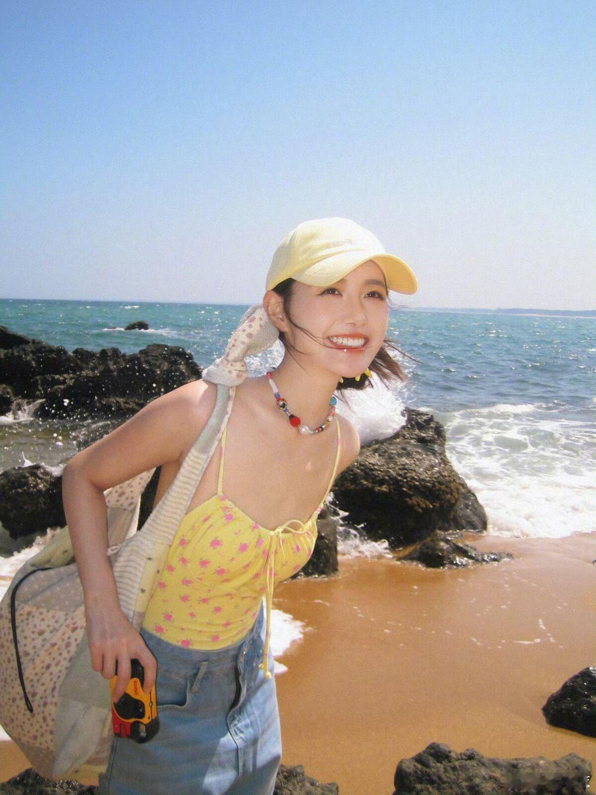 【投稿】把你偷拍我看海的照片送我好吗闫/玉/晨✖️蒋/依/依 ​​​