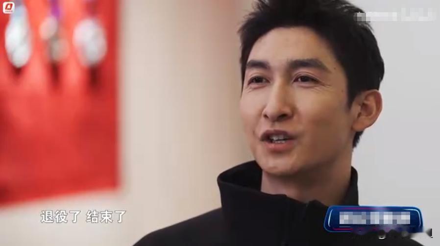 怀疑武大靖是不是不太对劲啊  
都31岁了  
一身伤病、状态下滑、悄悄退役……
