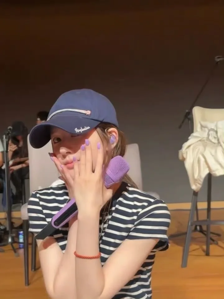 新鲜演唱会小萌露一只