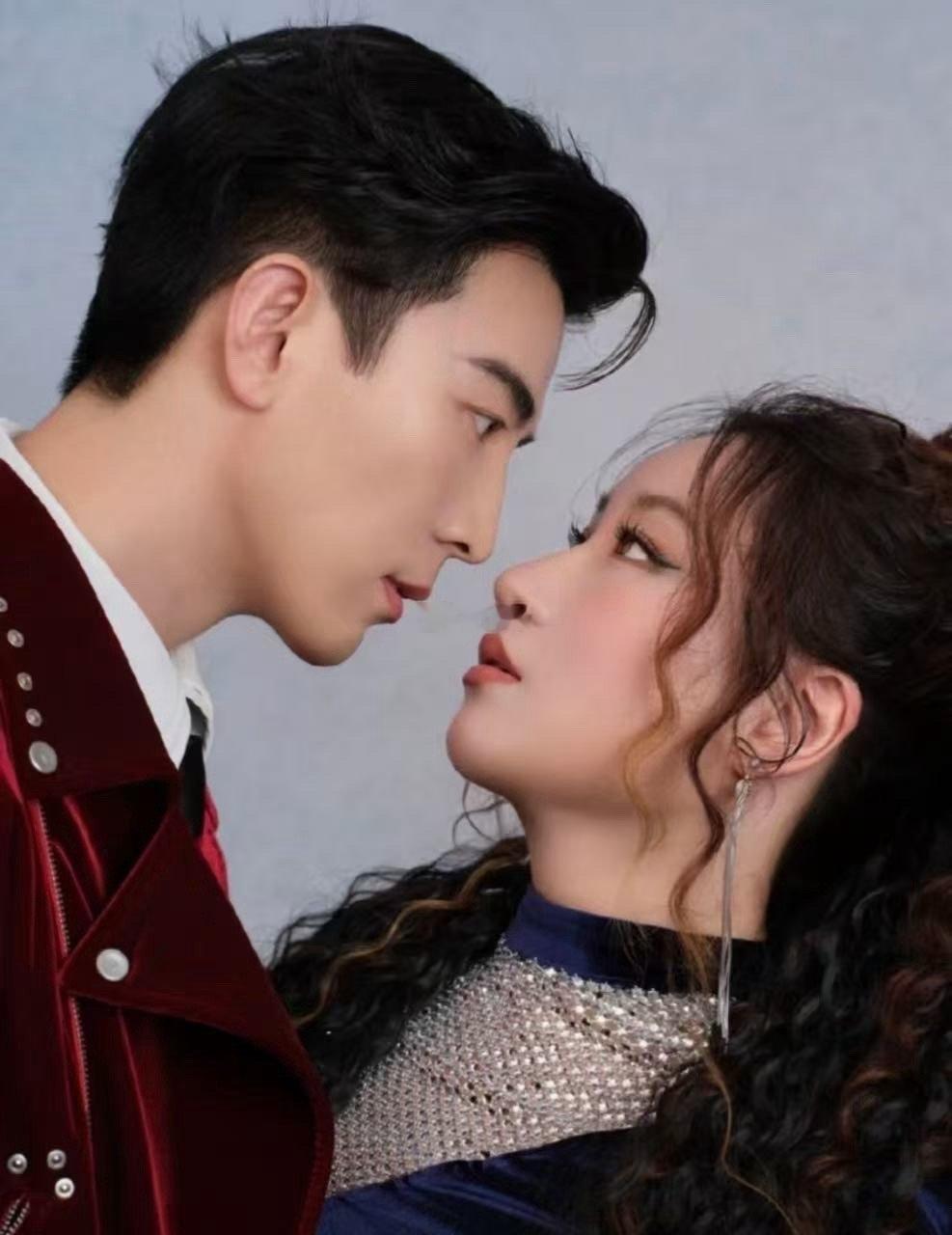 锤娜丽莎刚订婚就再就业了 莎莎真是“劳模”！订婚喜讯余温未散，新工作已安排上。在