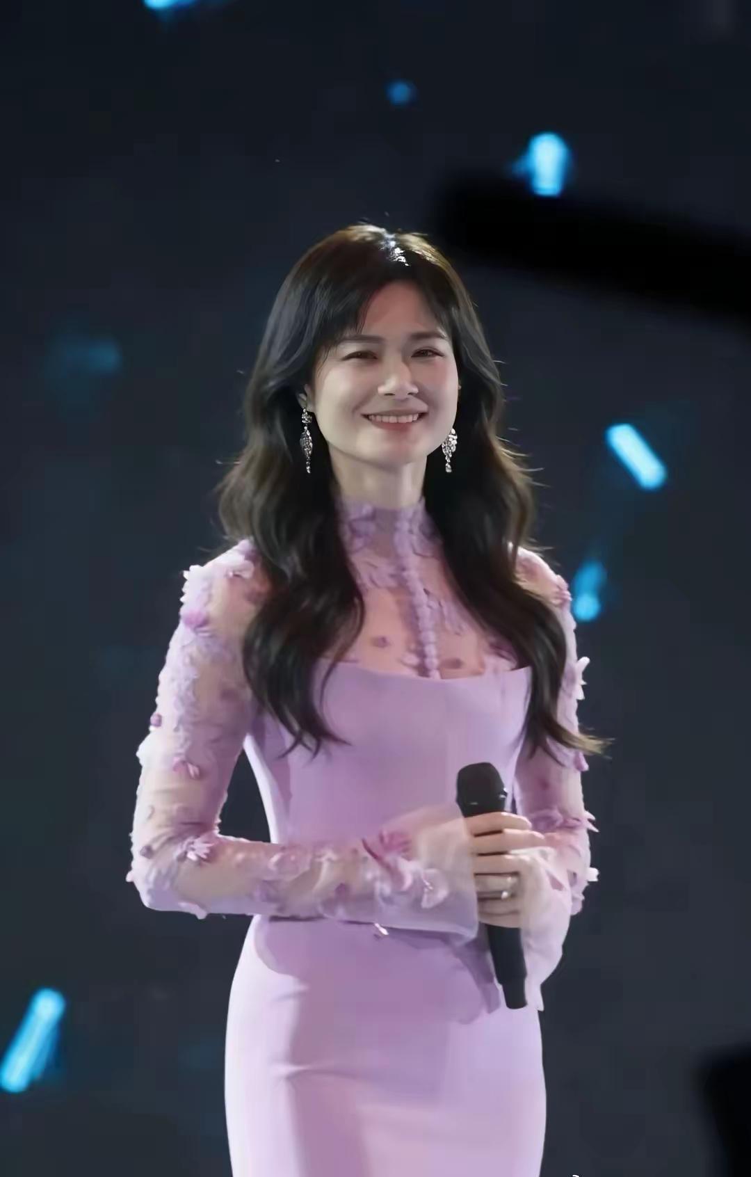 李宇春终于有女人味了！太美了！