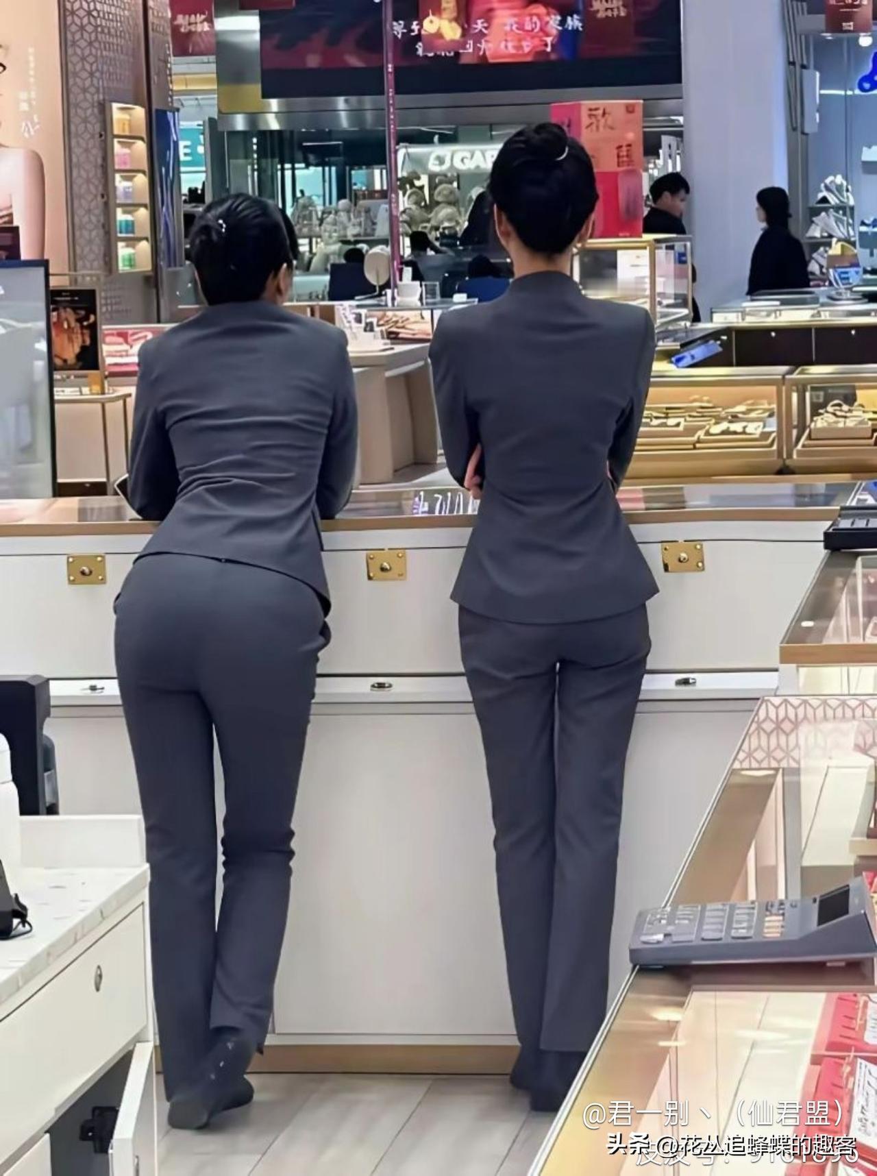 不看脸，你会选哪个